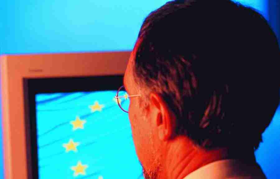 Euro Symbols - GoodShoot  ></a>
<script language=JavaScript> 
  var txt = 