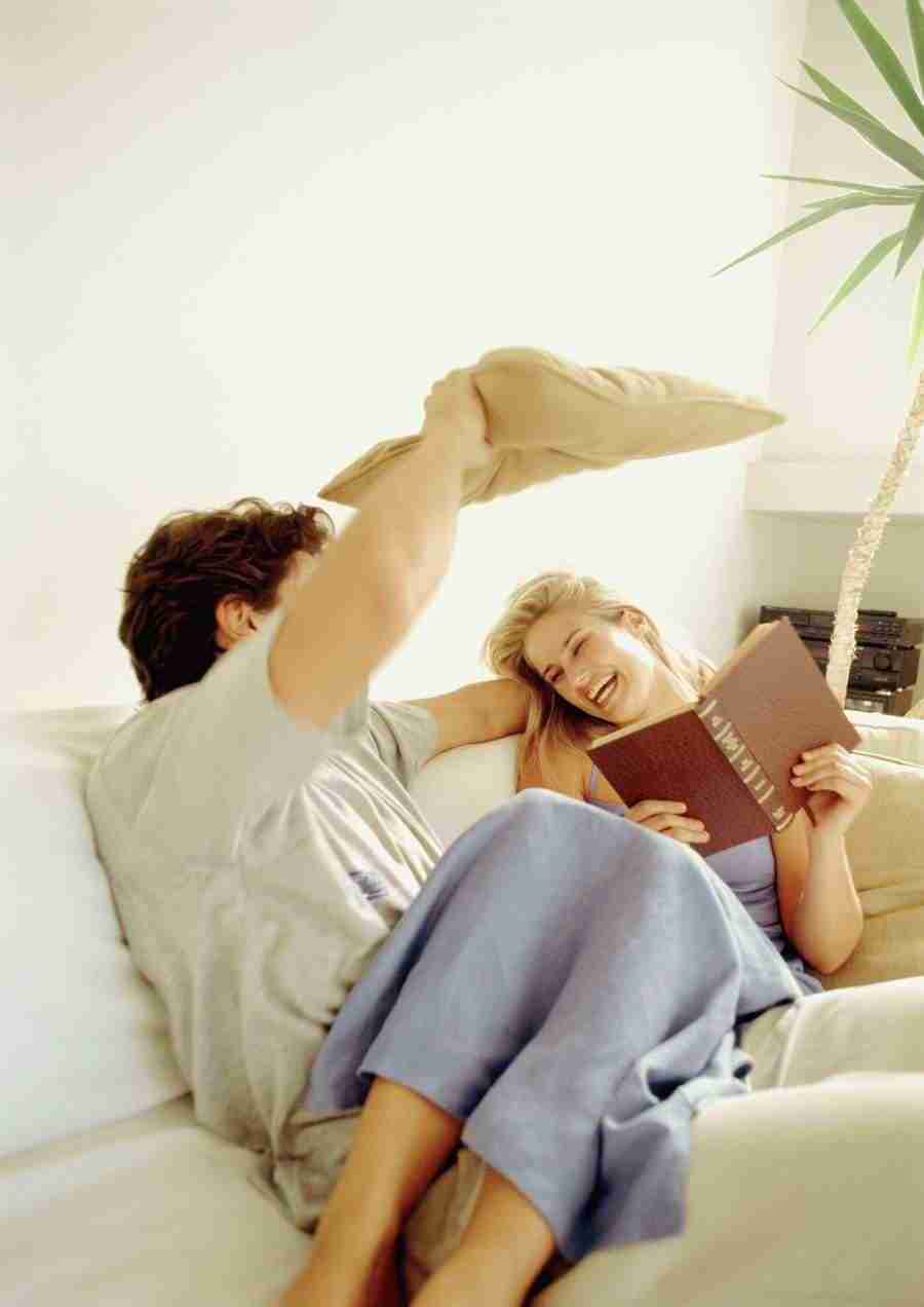 Young couples and groups - Image100 ></a>
<script language=JavaScript> 
  var txt = 