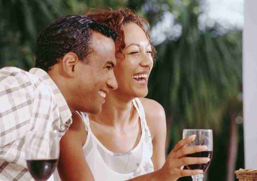Young couples and groups - Image100 ></a>
<script language=JavaScript> 
  var txt = 