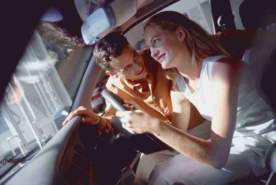 Young couples and groups - Image100 ></a>
<script language=JavaScript> 
  var txt = 