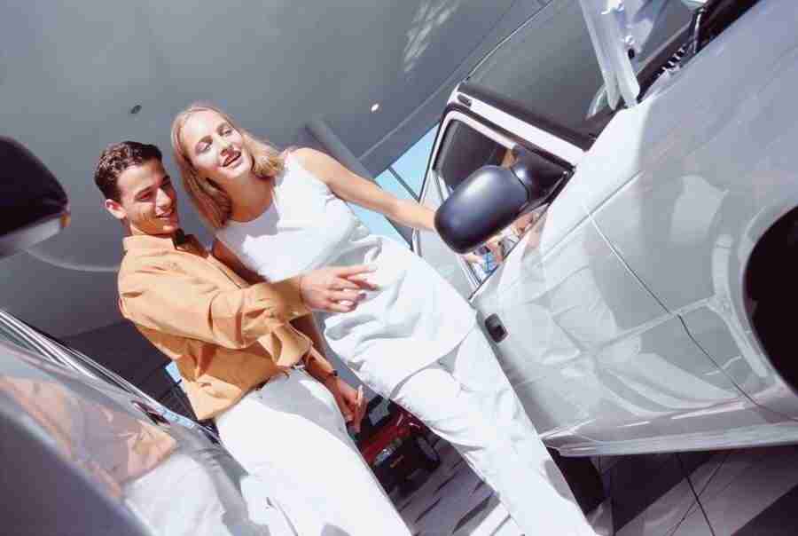 Young couples and groups - Image100 ></a>
<script language=JavaScript> 
  var txt = 