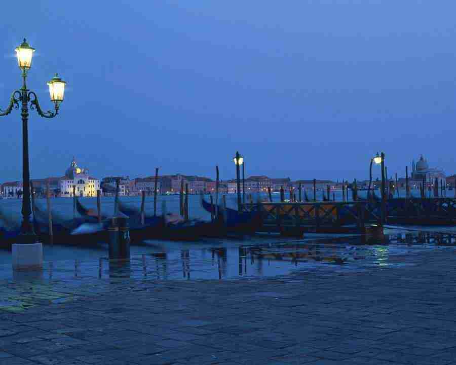 A Trip to Italy - Mixa Image Library ></a>
<script language=JavaScript> 
  var txt = 