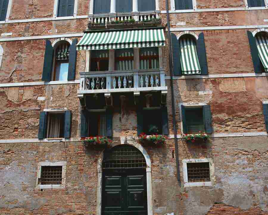 A Trip to Italy - Mixa Image Library ></a>
<script language=JavaScript> 
  var txt = 