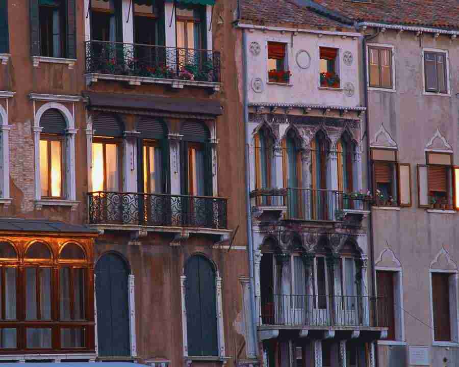 A Trip to Italy - Mixa Image Library ></a>
<script language=JavaScript> 
  var txt = 