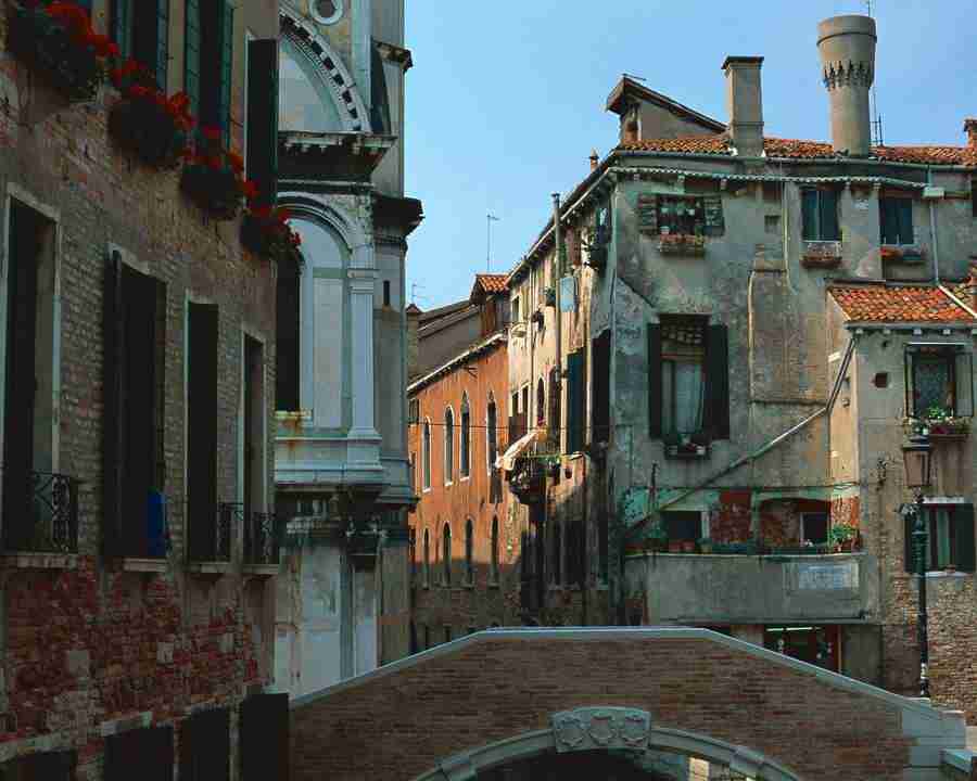 A Trip to Italy - Mixa Image Library ></a>
<script language=JavaScript> 
  var txt = 