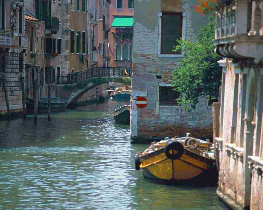A Trip to Italy - Mixa Image Library ></a>
<script language=JavaScript> 
  var txt = 