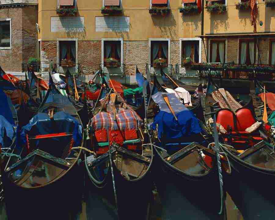 A Trip to Italy - Mixa Image Library ></a>
<script language=JavaScript> 
  var txt = 