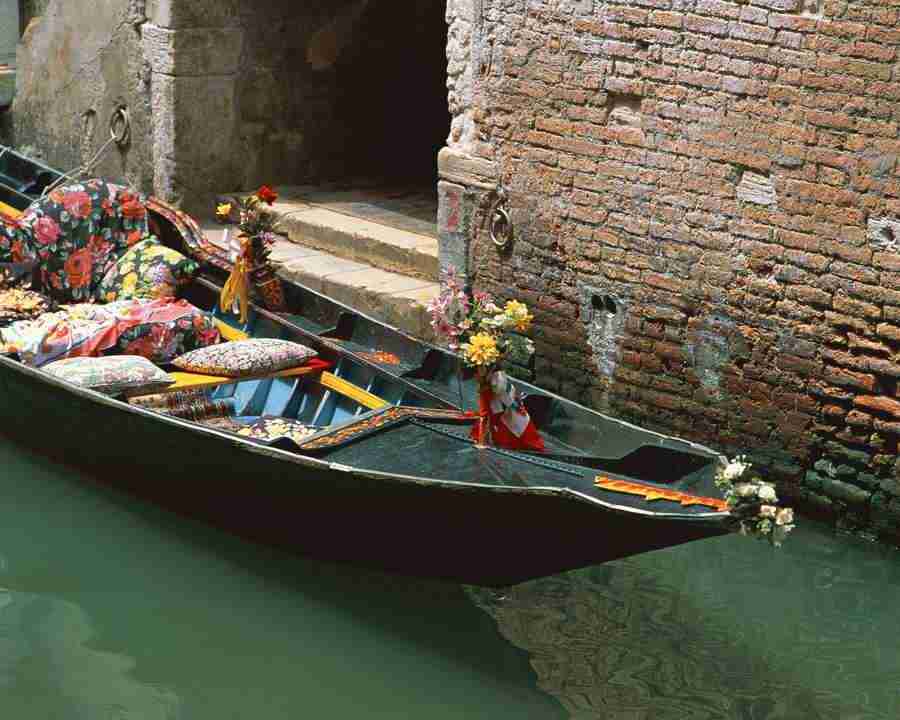 A Trip to Italy - Mixa Image Library ></a>
<script language=JavaScript> 
  var txt = 
