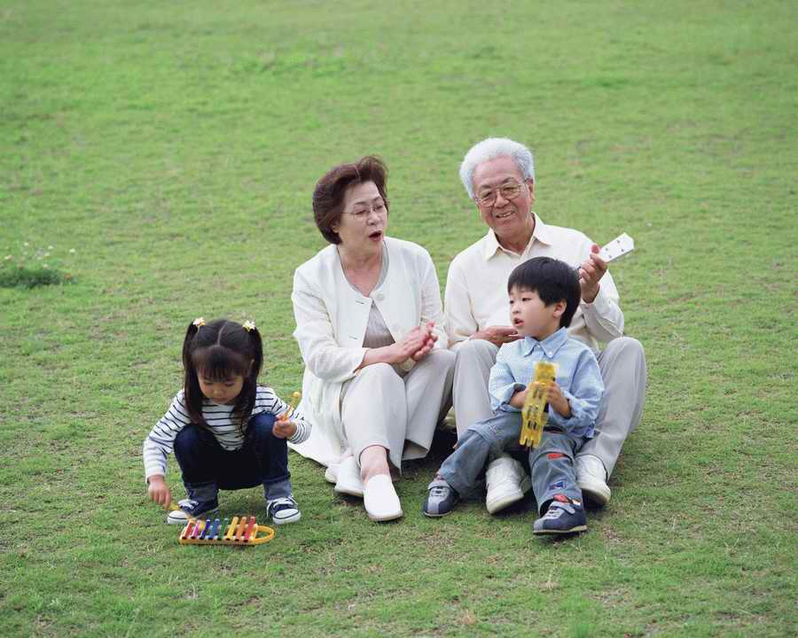Three Generations - Mixa Image Library ></a>
<script language=JavaScript> 
  var txt = 