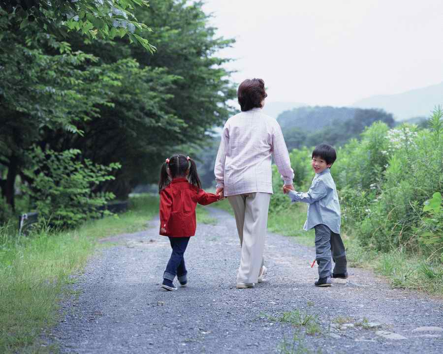 Three Generations - Mixa Image Library ></a>
<script language=JavaScript> 
  var txt = 