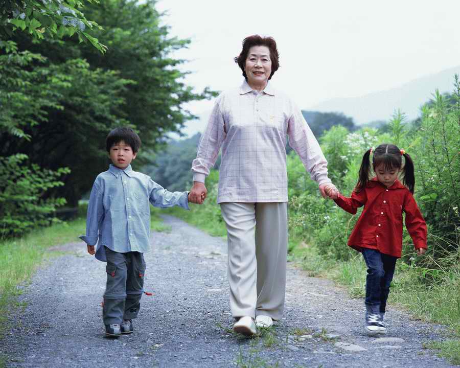 Three Generations - Mixa Image Library ></a>
<script language=JavaScript> 
  var txt = 