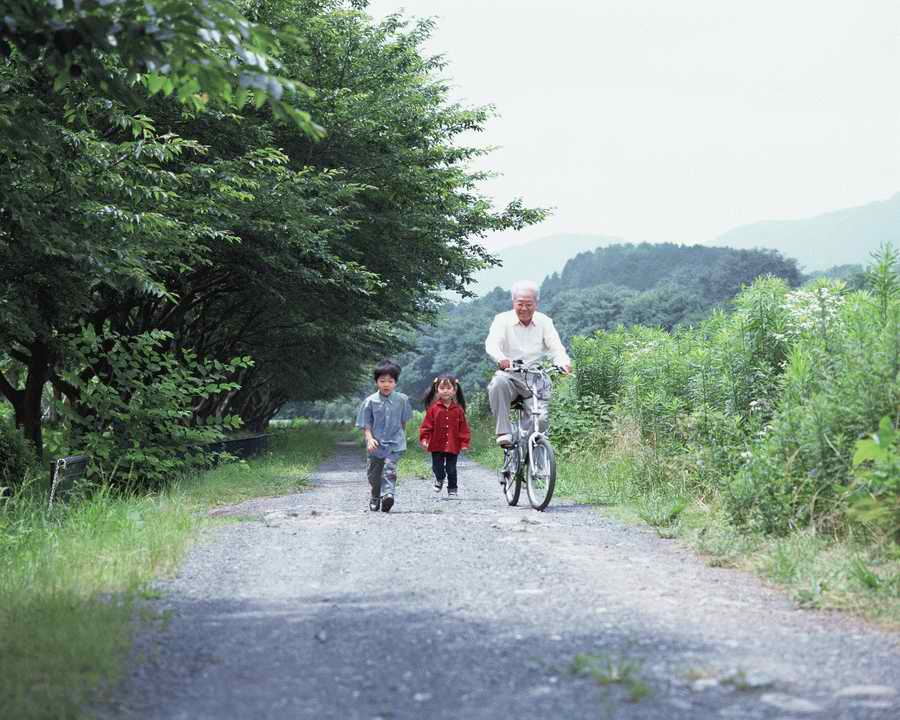 Three Generations - Mixa Image Library ></a>
<script language=JavaScript> 
  var txt = 