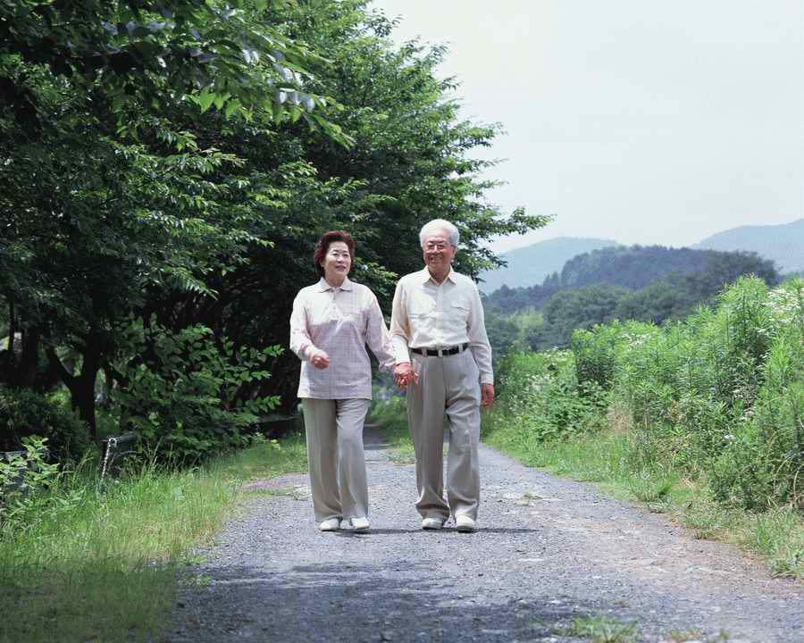 Three Generations - Mixa Image Library ></a>
<script language=JavaScript> 
  var txt = 