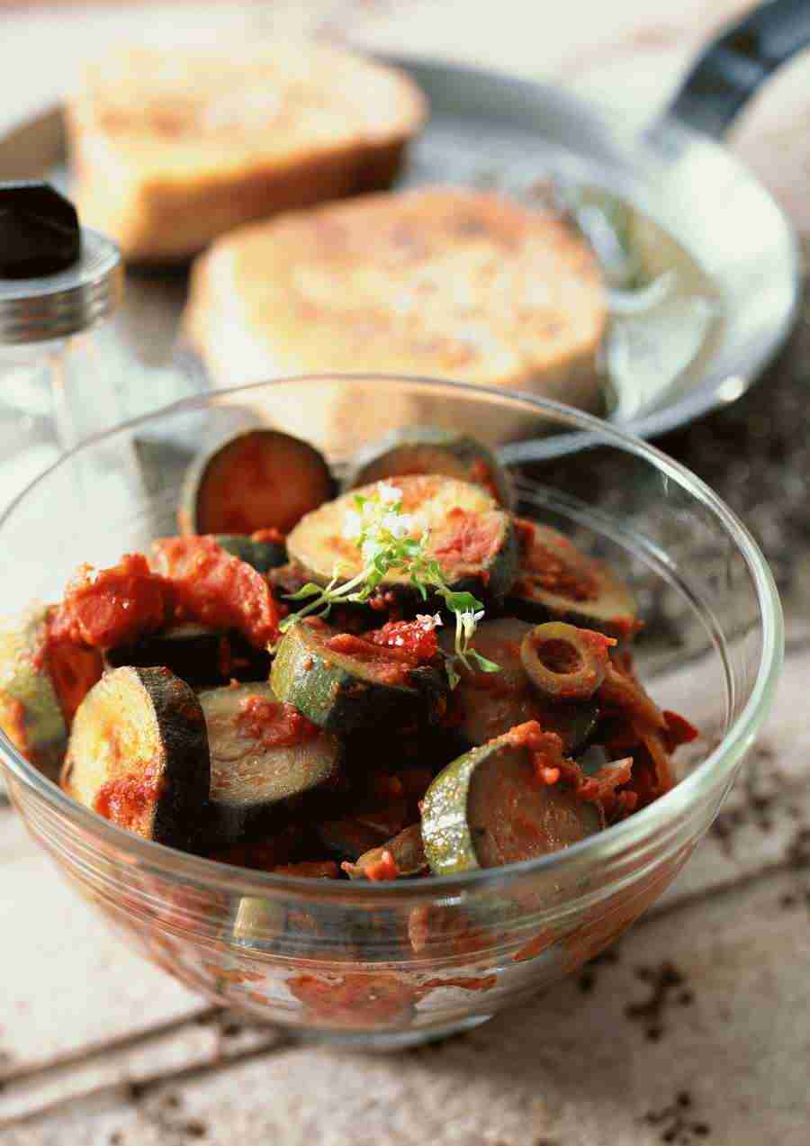 International Cuisine - PhotoAlto ></a>
<script language=JavaScript> 
  var txt = 