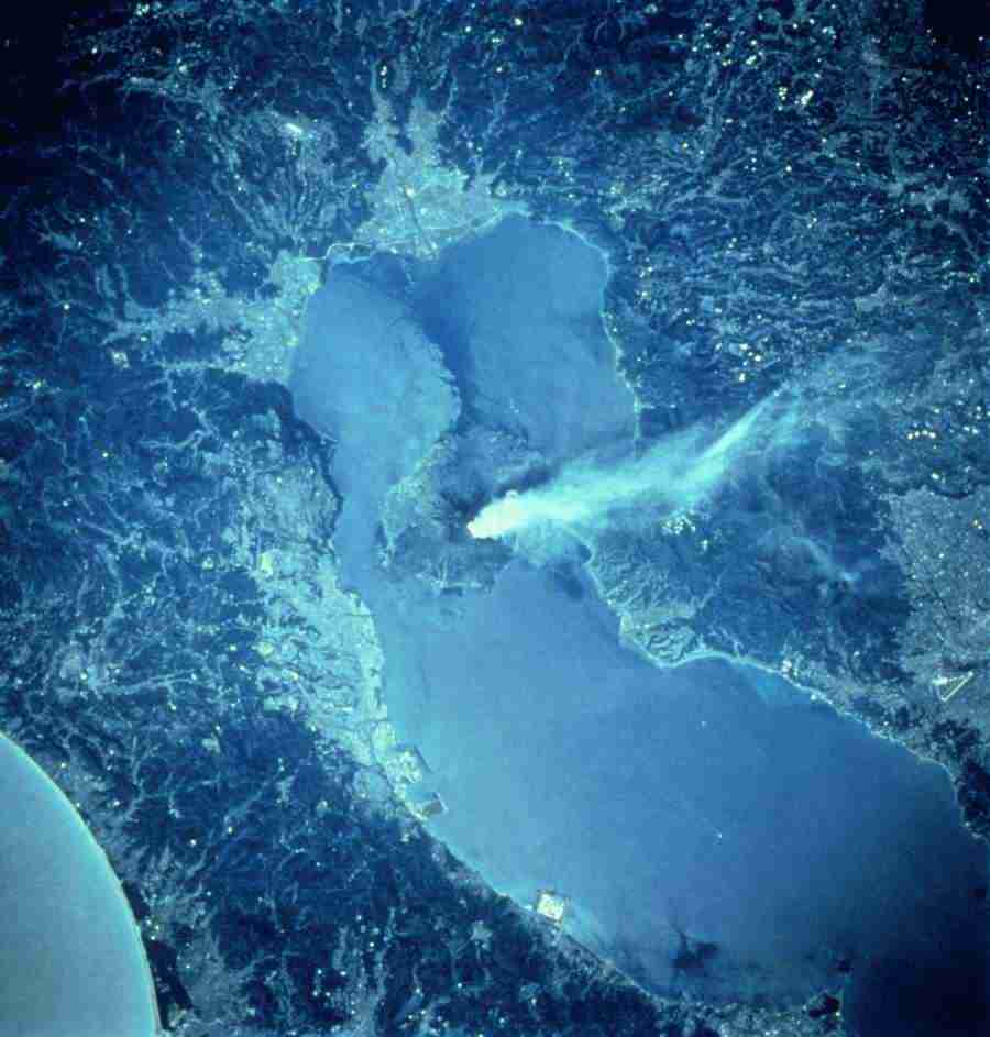 Earth in Focus - Photodisc Background Series ></a>
<script language=JavaScript> 
  var txt = 