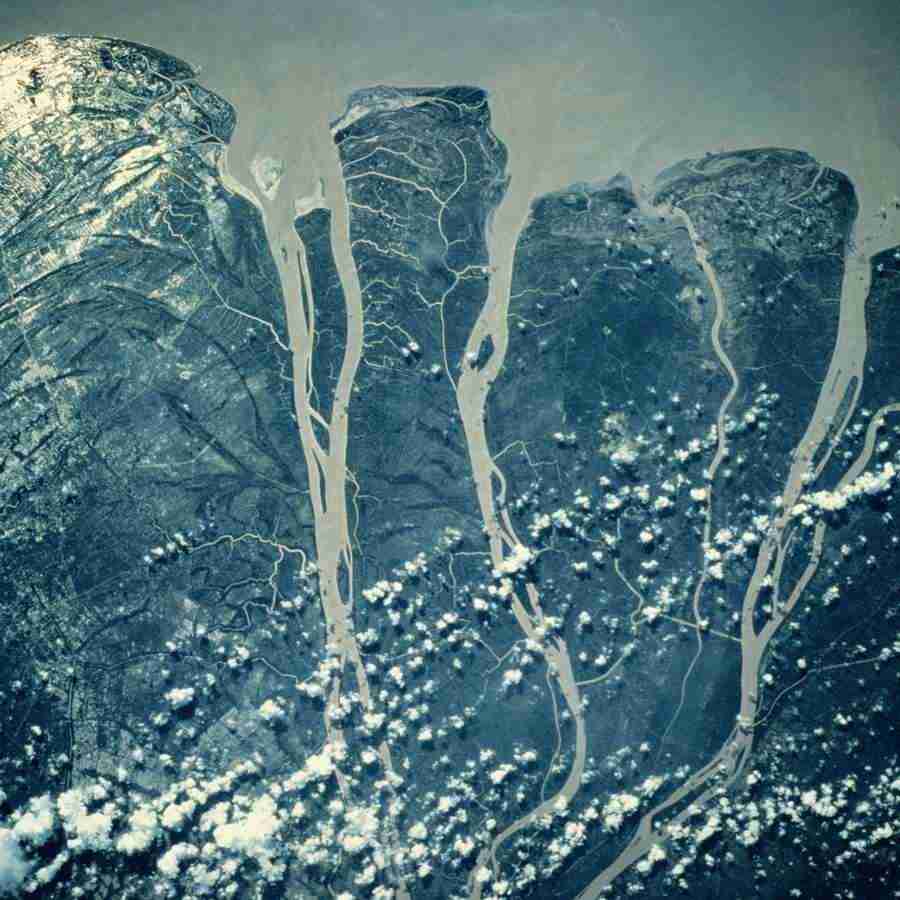 Earth in Focus - Photodisc Background Series ></a>
<script language=JavaScript> 
  var txt = 