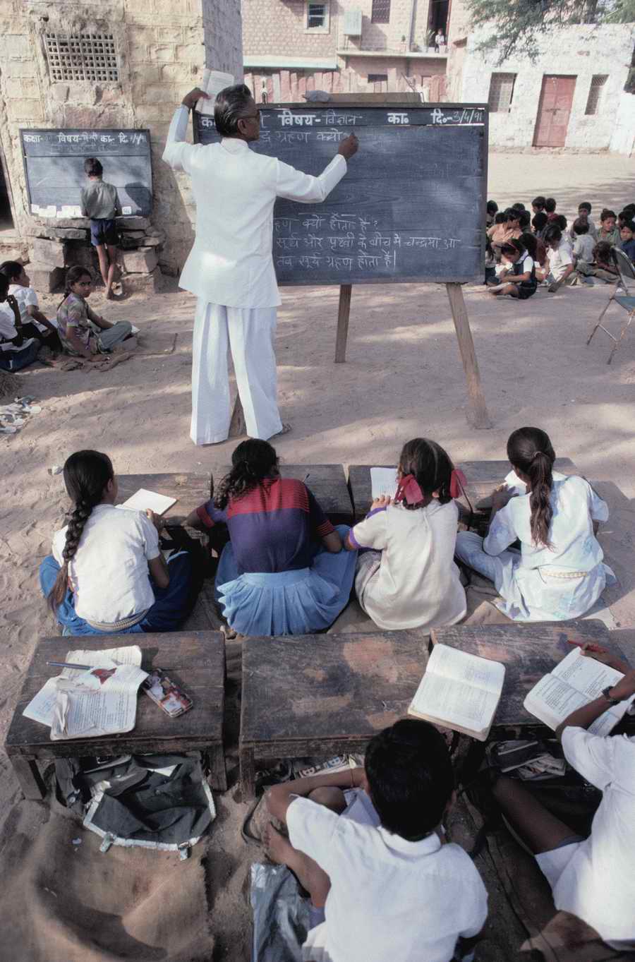 Education [PD41] - Photodisc ></a>
<script language=JavaScript> 
  var txt = 