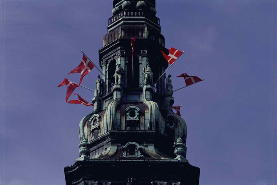 European Landmarks & Travel - Photodisc ></a>
<script language=JavaScript> 
  var txt = 