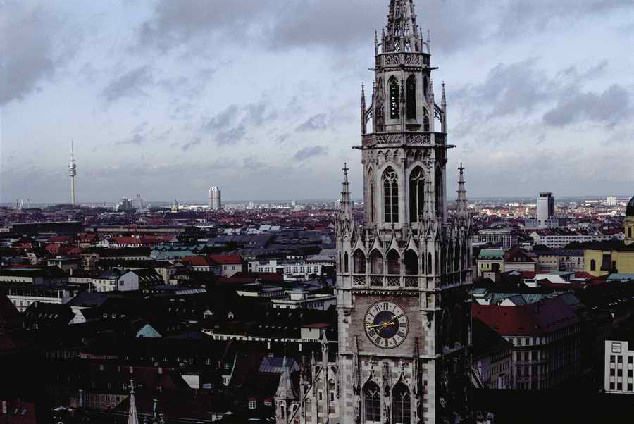 European Landmarks & Travel - Photodisc ></a>
<script language=JavaScript> 
  var txt = 