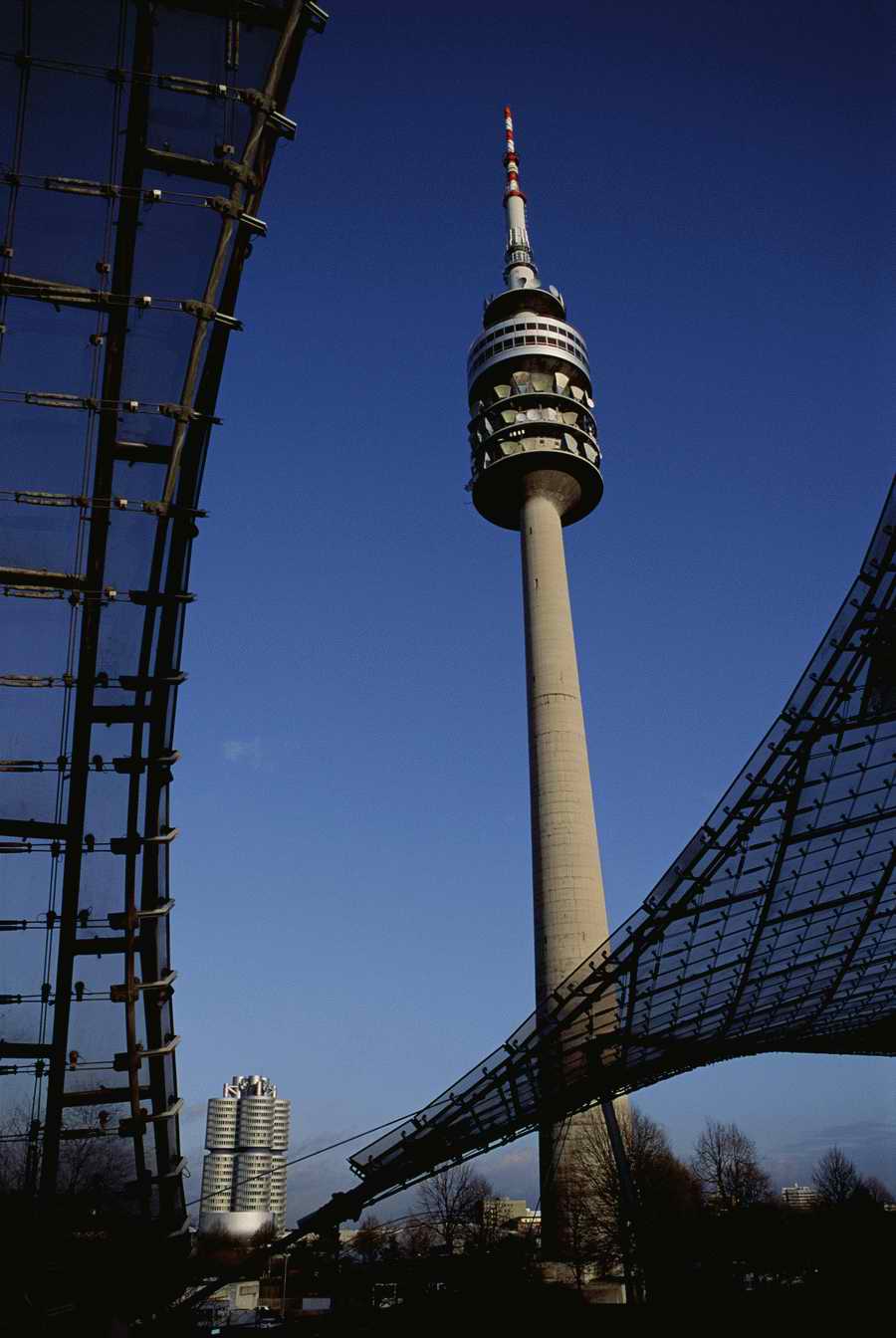 European Landmarks & Travel - Photodisc ></a>
<script language=JavaScript> 
  var txt = 