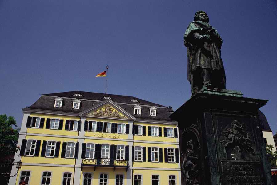 European Landmarks & Travel - Photodisc ></a>
<script language=JavaScript> 
  var txt = 