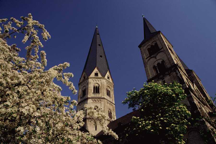 European Landmarks & Travel - Photodisc ></a>
<script language=JavaScript> 
  var txt = 