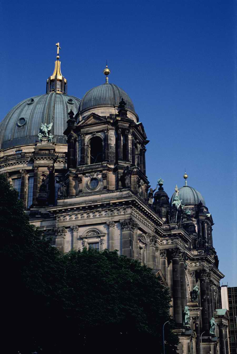 European Landmarks & Travel - Photodisc ></a>
<script language=JavaScript> 
  var txt = 