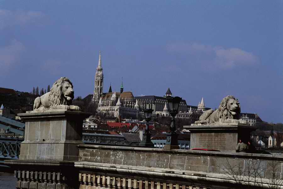 European Landmarks & Travel - Photodisc ></a>
<script language=JavaScript> 
  var txt = 