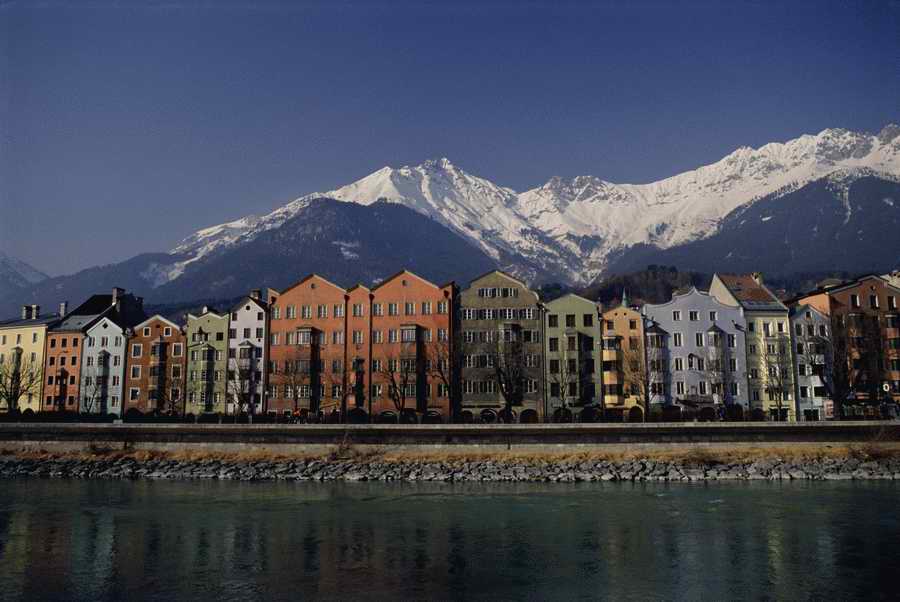 European Landmarks & Travel - Photodisc ></a>
<script language=JavaScript> 
  var txt = 