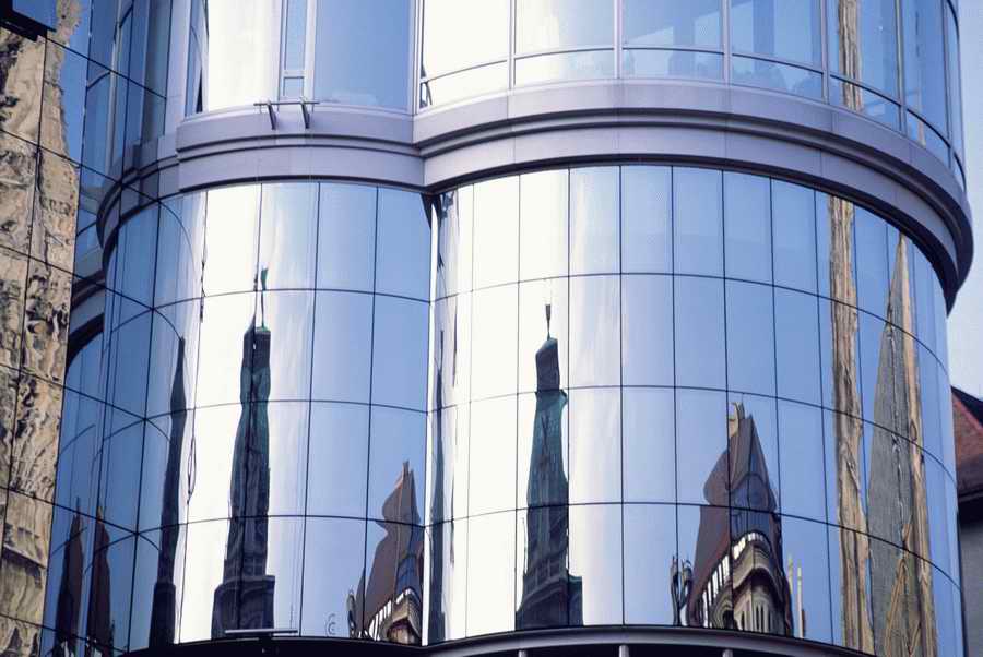 European Landmarks & Travel - Photodisc ></a>
<script language=JavaScript> 
  var txt = 