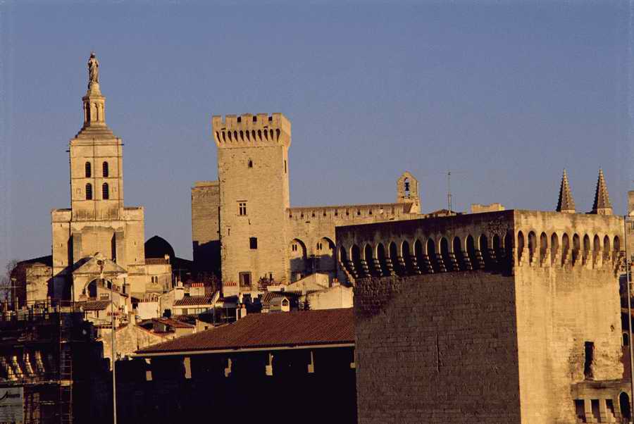 European Landmarks & Travel - Photodisc ></a>
<script language=JavaScript> 
  var txt = 