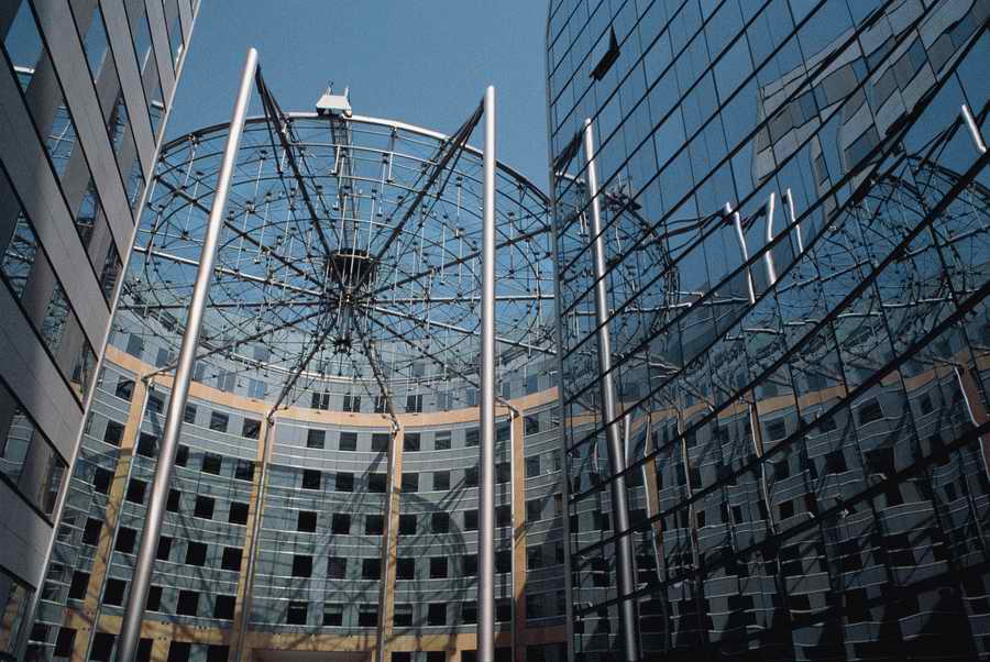 European Landmarks & Travel - Photodisc ></a>
<script language=JavaScript> 
  var txt = 