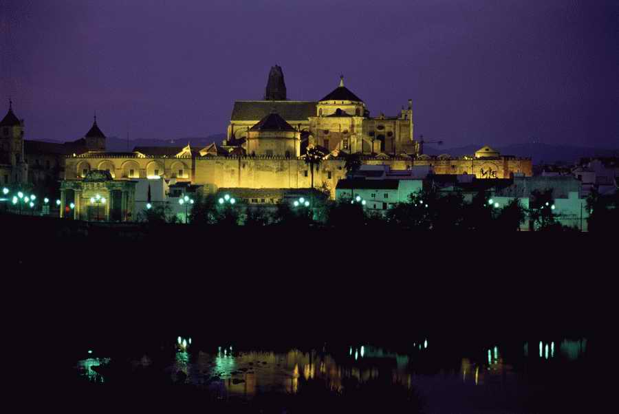 European Landmarks & Travel - Photodisc ></a>
<script language=JavaScript> 
  var txt = 