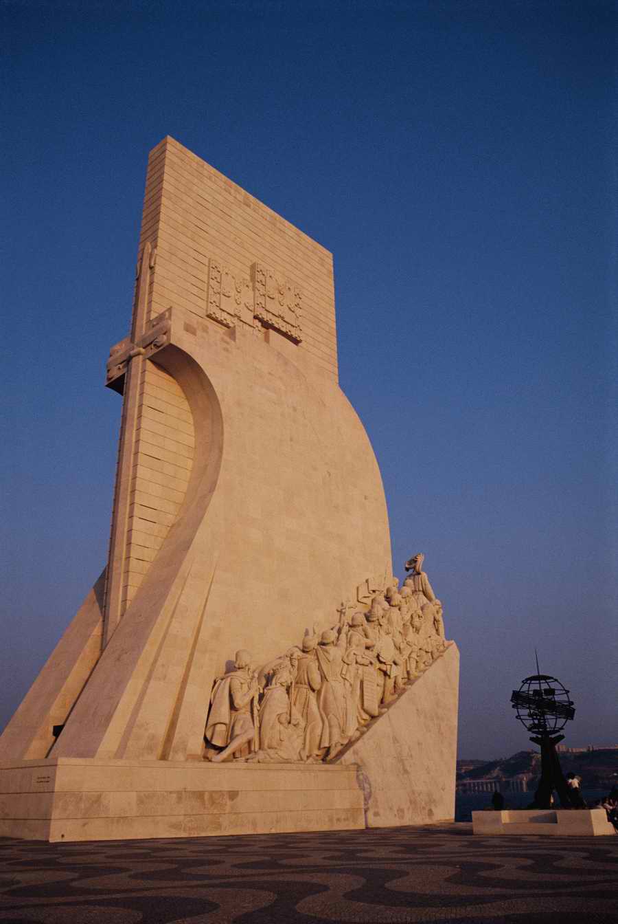 European Landmarks & Travel - Photodisc ></a>
<script language=JavaScript> 
  var txt = 