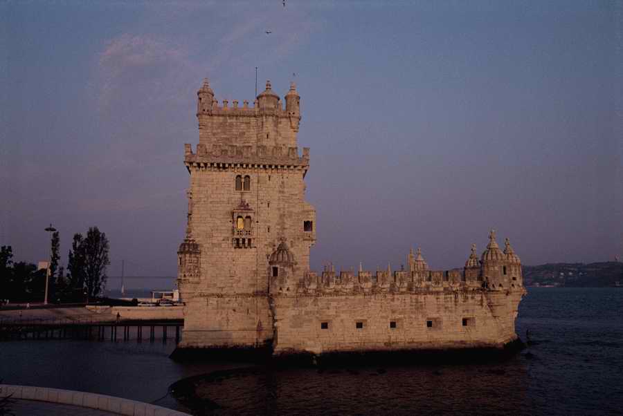 European Landmarks & Travel - Photodisc ></a>
<script language=JavaScript> 
  var txt = 