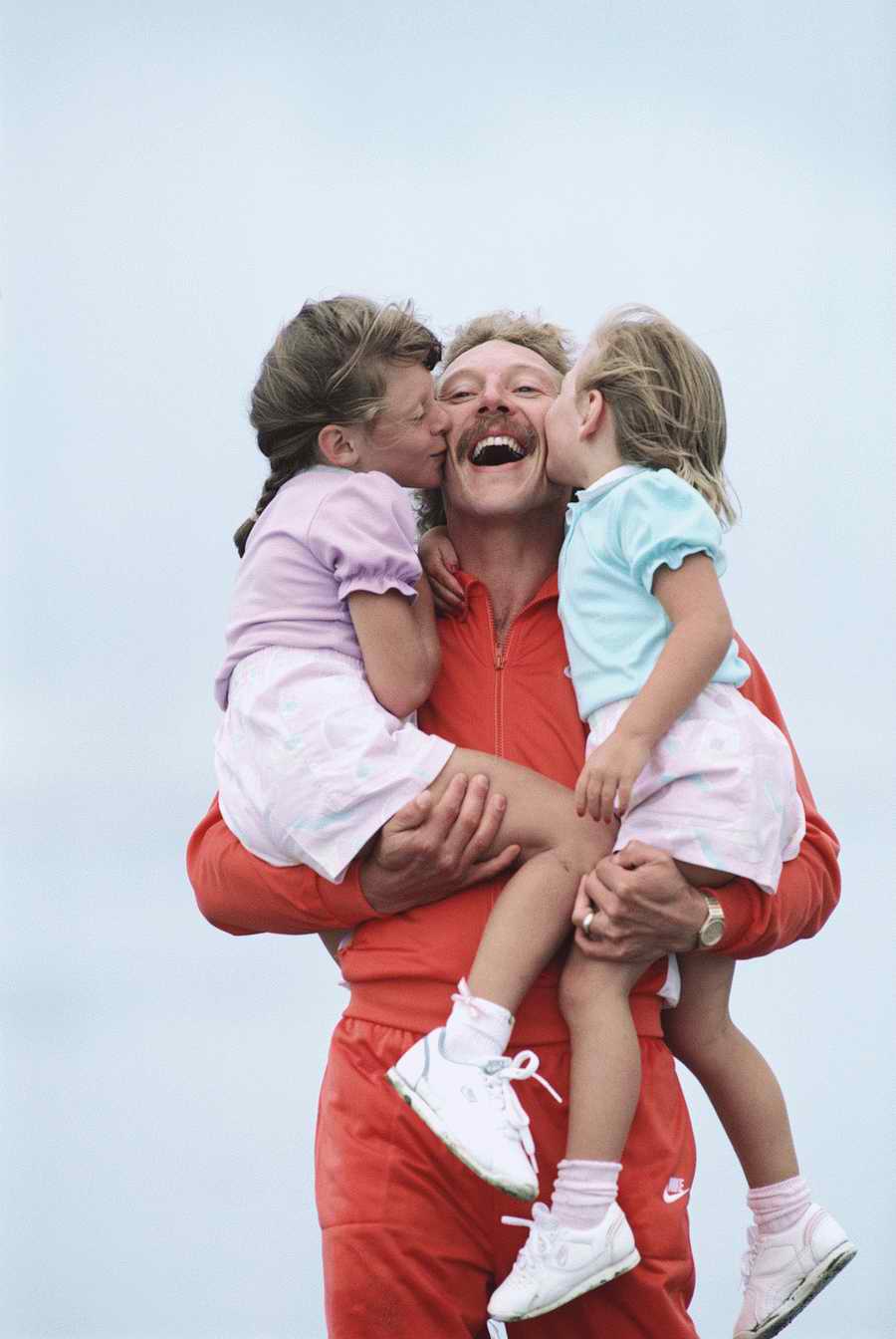 Family & Lifestyles - Photodisc ></a>
<script language=JavaScript> 
  var txt = 