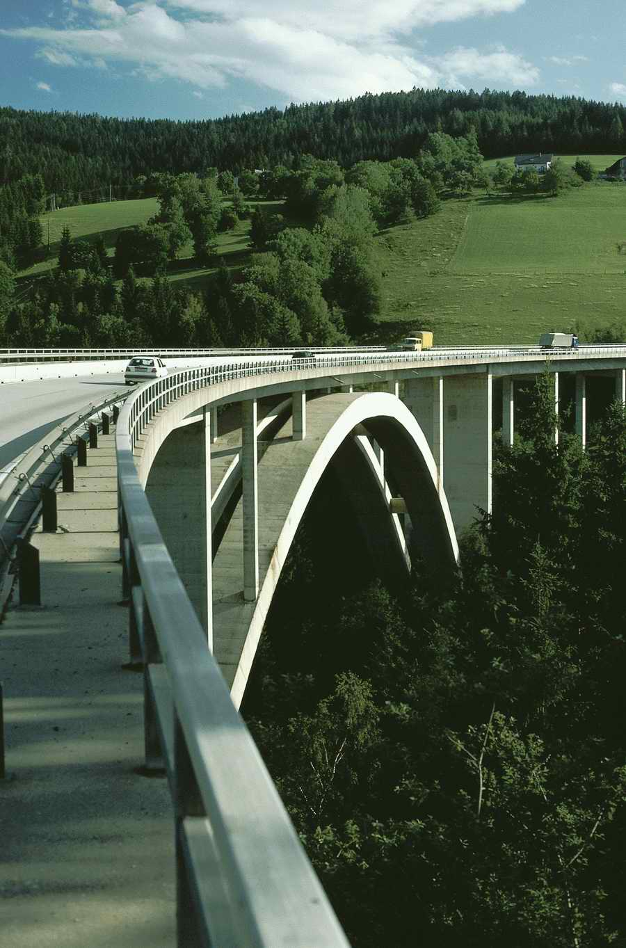 Industry & Transportation - Photodisc ></a>
<script language=JavaScript> 
  var txt = 