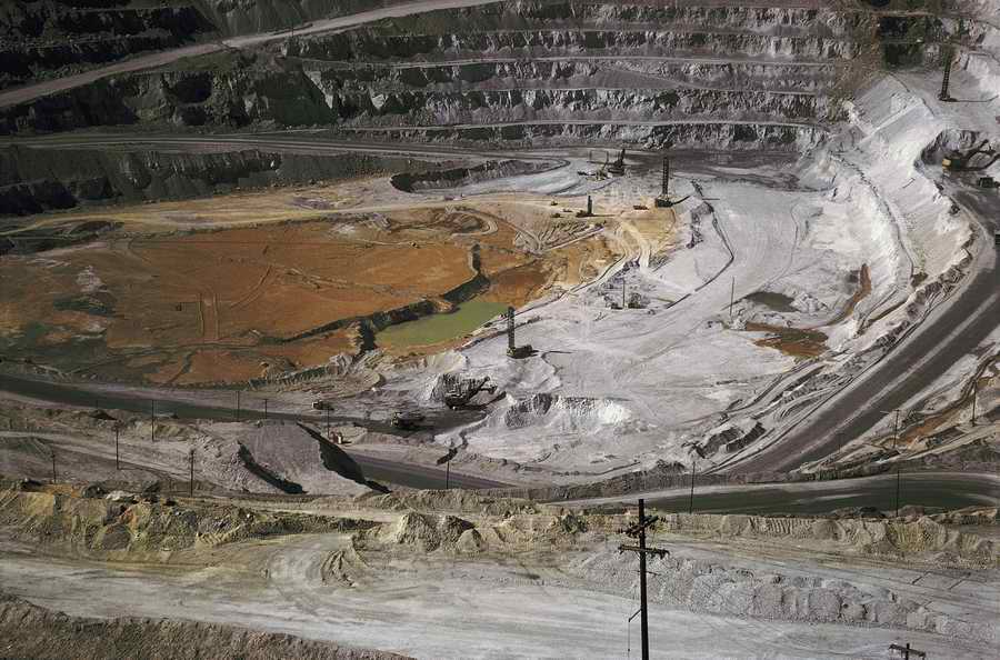 Industry & Transportation - Photodisc ></a>
<script language=JavaScript> 
  var txt = 