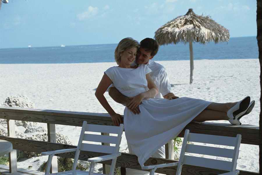 People & Lifestyles - Photodisc ></a>
<script language=JavaScript> 
  var txt = 