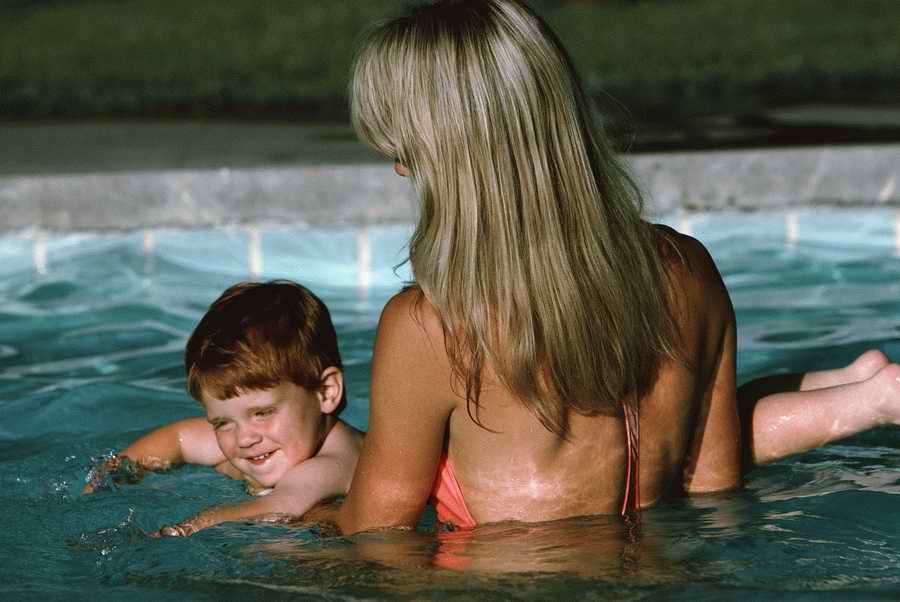 People & Lifestyles - Photodisc ></a>
<script language=JavaScript> 
  var txt = 