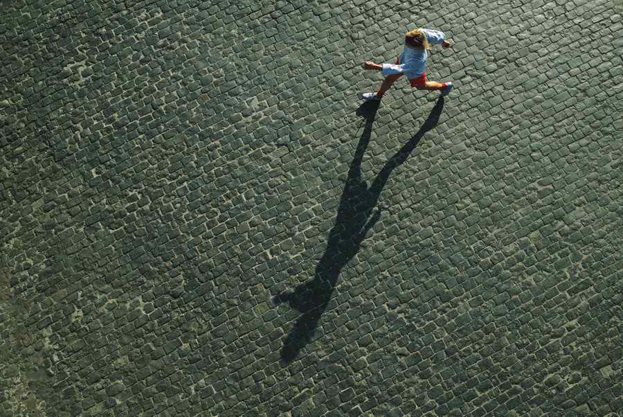 People & Lifestyles - Photodisc ></a>
<script language=JavaScript> 
  var txt = 