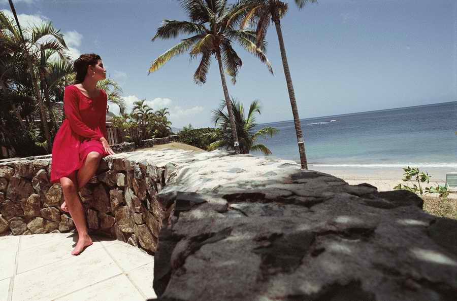 People, Lifestyles & Vacations - Photodisc ></a>
<script language=JavaScript> 
  var txt = 