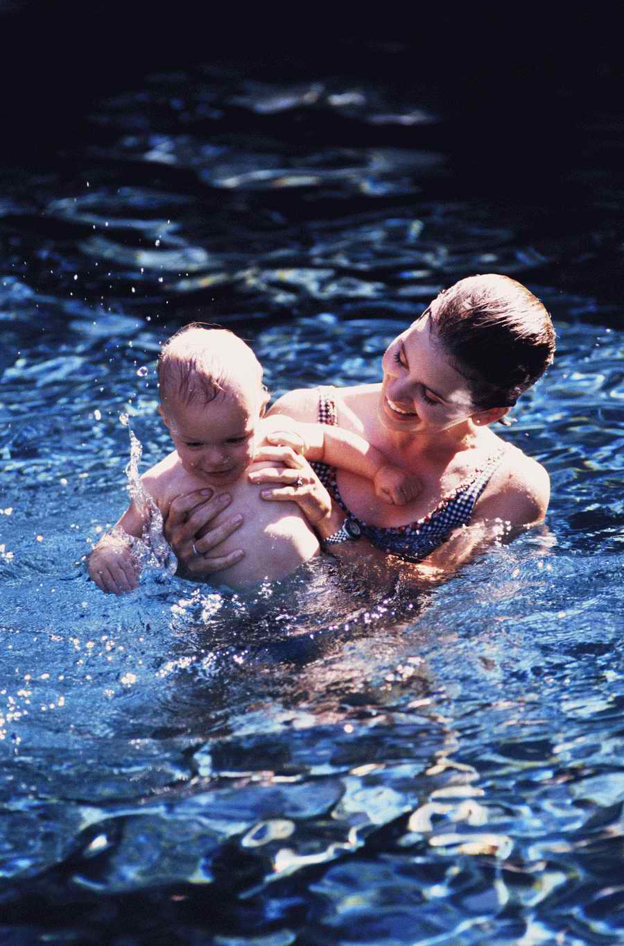 People, Lifestyles & Vacations - Photodisc ></a>
<script language=JavaScript> 
  var txt = 