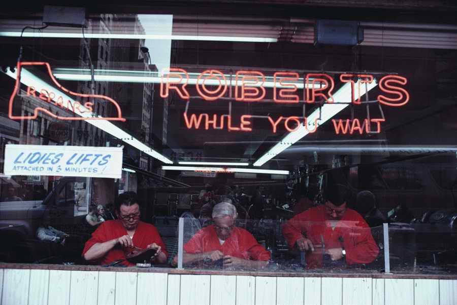 Retail, Shopping & Small Business - Photodisc ></a>
<script language=JavaScript> 
  var txt = 