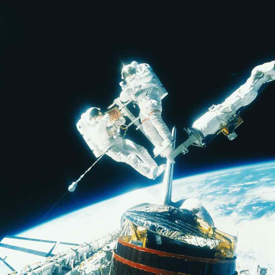 Spacescapes - Photodisc ></a>
<script language=JavaScript> 
  var txt = 