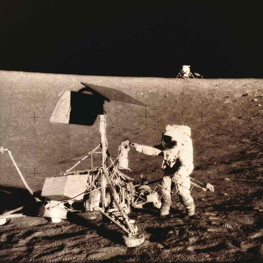 Spacescapes - Photodisc ></a>
<script language=JavaScript> 
  var txt = 