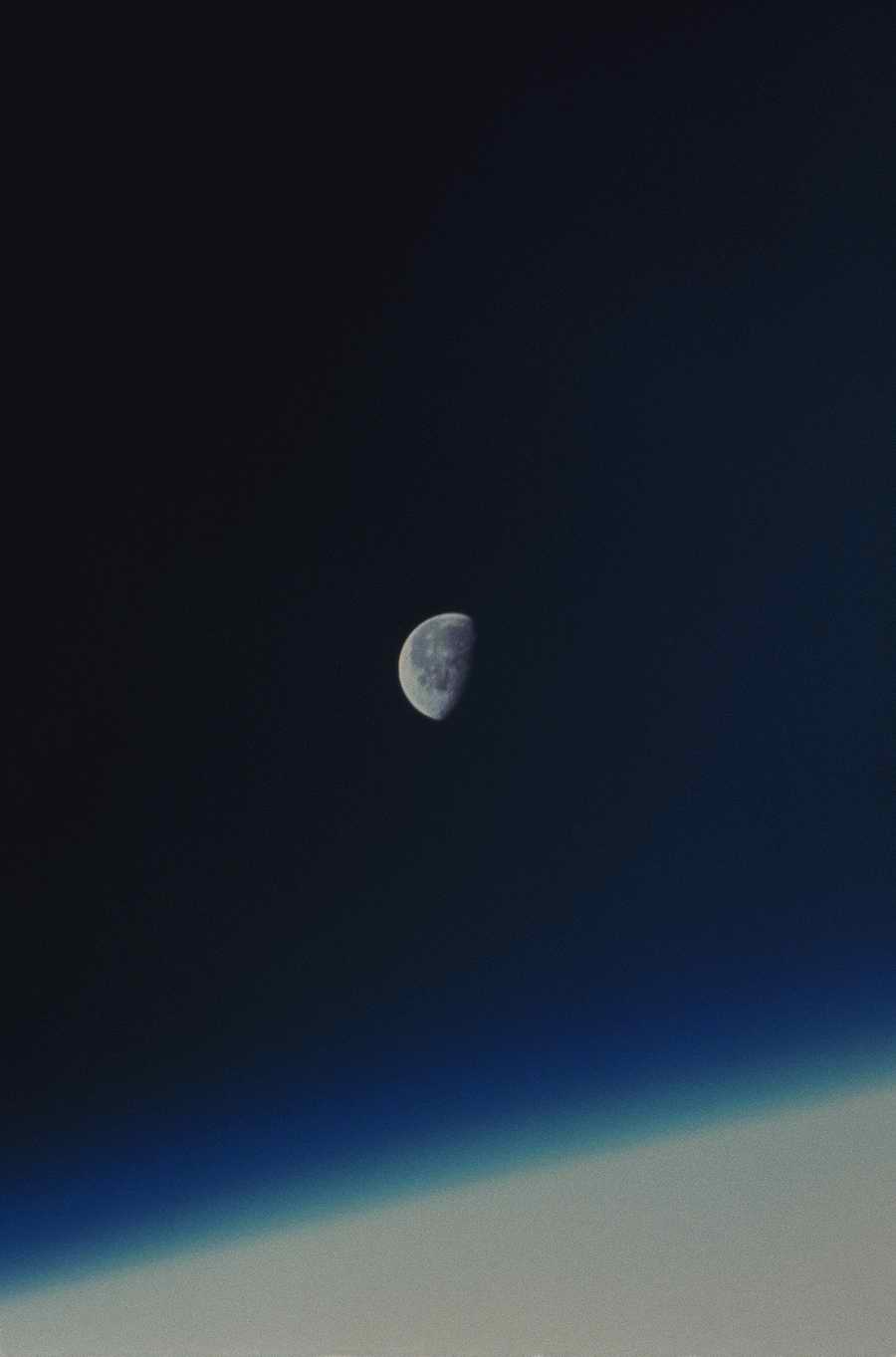 Spacescapes - Photodisc ></a>
<script language=JavaScript> 
  var txt = 