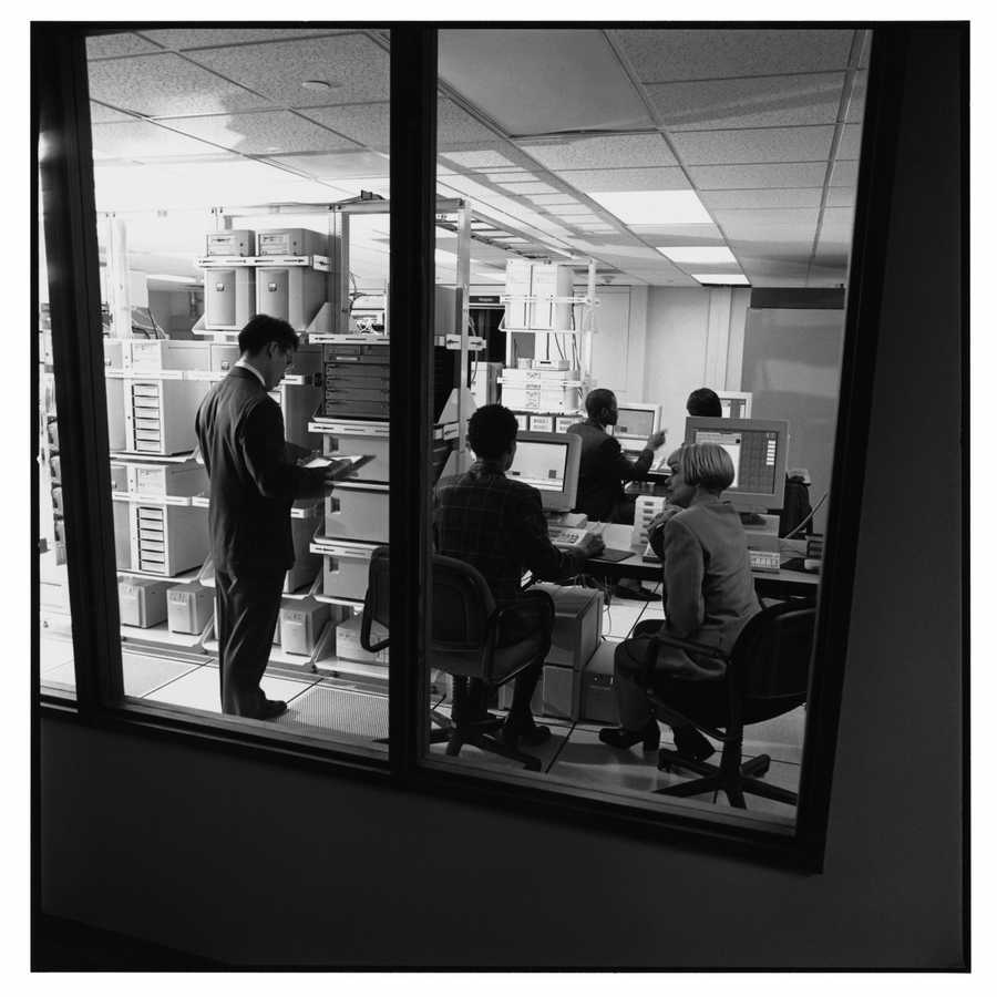 Wired Business - Photodisc ></a>
<script language=JavaScript> 
  var txt = 