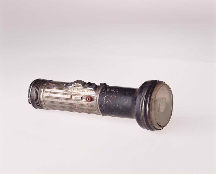 Retro Relics - Photodisc Object Series ></a>
<script language=JavaScript> 
  var txt = 