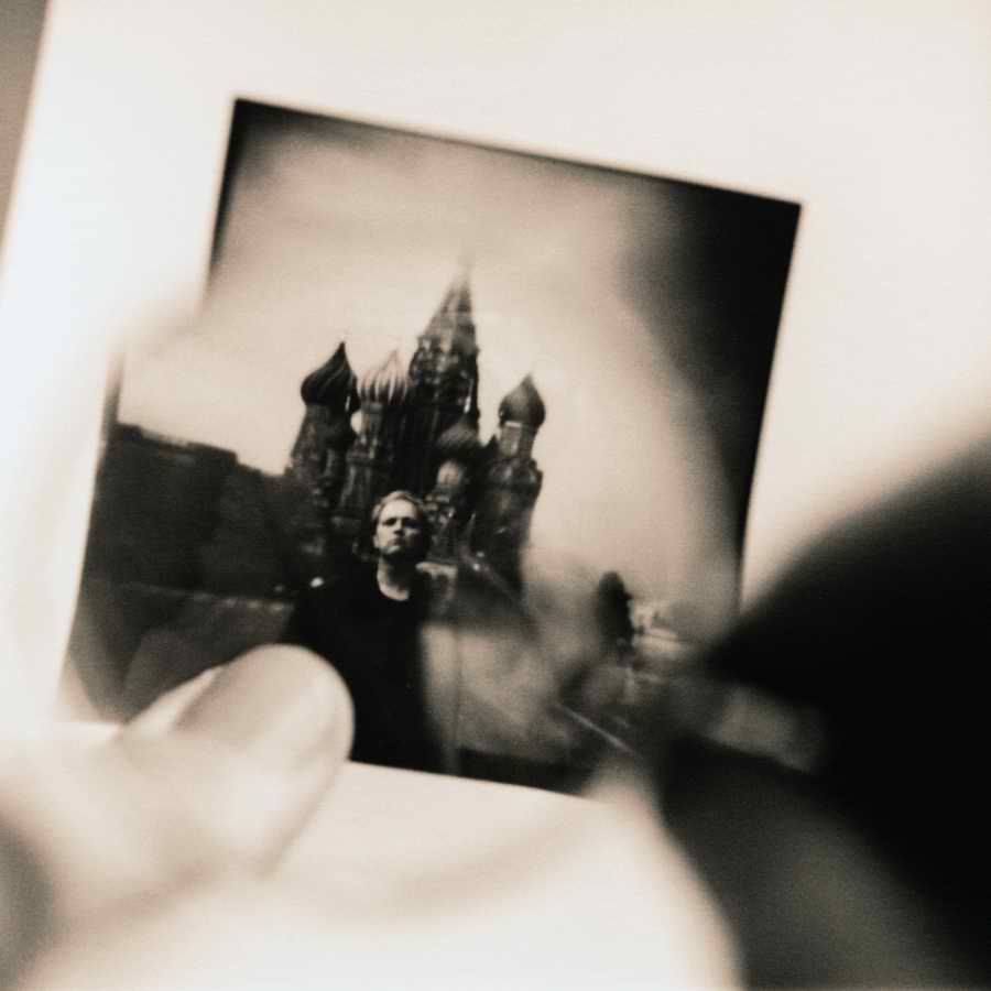 Evocative Hands - Photodisc Signature Series ></a>
<script language=JavaScript> 
  var txt = 